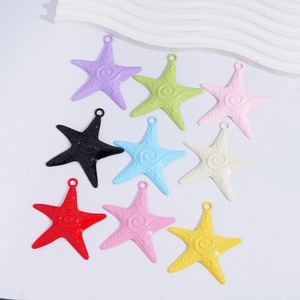 Set di nove ciondoli a forma di stella marina colorati per la creazione di gioielli fai da te