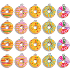 Pendentifs en Résine Donut Simulation de Nourriture Créative Charmes de Dessert Colorés Avec Boucle en Métal pour Collier DIY