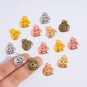 Set di ciondoli a zucca di Halloween multicolore in lega di argento, oro e bronzo