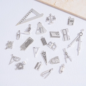 Zilveren schoolbenodigdheden bedeltjes met liniaal en microscoop voor doe-het-zelf sieraden