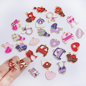 Pendentifs cœur en alliage pour la Saint-Valentin pour création bijoux avec émail coloré