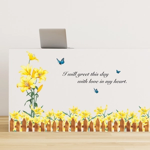 Sticker mural avec lys jaunes, clôture en bois et citation inspirante pour déco intérieure
