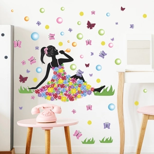 Wandtattoo Mädchen mit Seifenblasen und bunten Schmetterlingen für Kinderzimmer