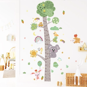 Détail du sticker mural toise avec animaux et échelle de mesure pour chambre d'enfant