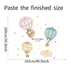 Vue détaillée du sticker mural montgolfière avec dimensions et motifs d'animaux