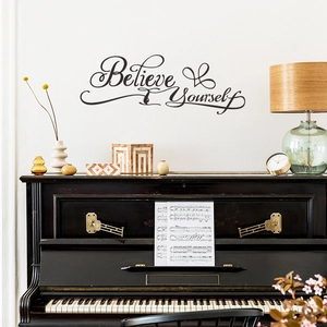 Sticker mural inspirant 'Believe Yourself' avec papillons pour décoration de salon