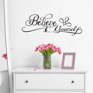 Sticker mural 'Believe Yourself' noir inspirant pour décoration moderne de salon