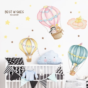 Stickers muraux enfant avec montgolfières, animaux mignons et étoiles aquarelles