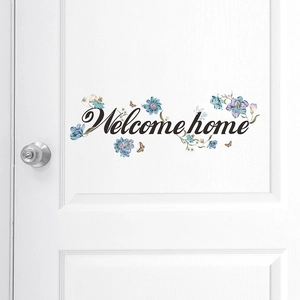 Adesivo murale Welcome Home floreale con fiori blu e farfalle su una porta bianca