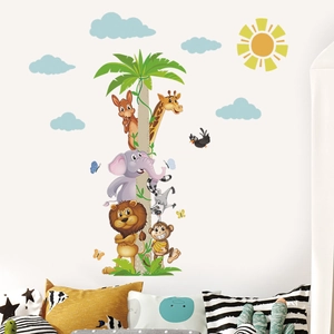 Détail de stickers muraux animaux de la forêt avec girafe et lion pour enfants