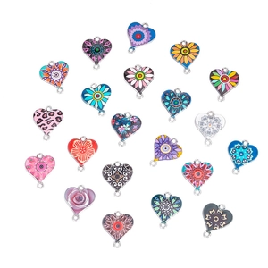Connettori a cuore in smalto colorato per gioielli DIY con motivi floreali e leopardati