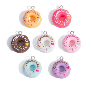 Set de dijes de resina con forma de dona de colores y virutas para joyería artesanal