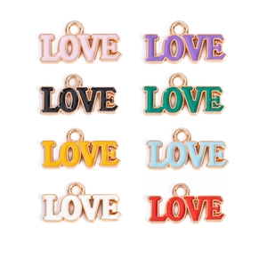 Ciondoli lettera LOVE fai da te in otto colori smaltati con bordi dorati per creazione gioielli