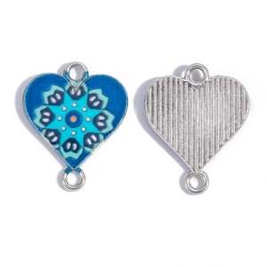 Vista dettagliata fronte-retro dei ciondoli a cuore mandala blu per creazione gioielli