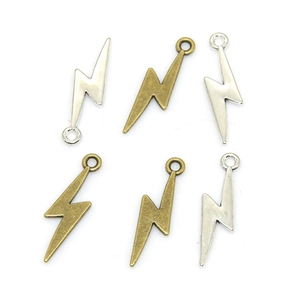 Set de seis dijes de rayo vintage en aleación para bisutería DIY en plata y bronce