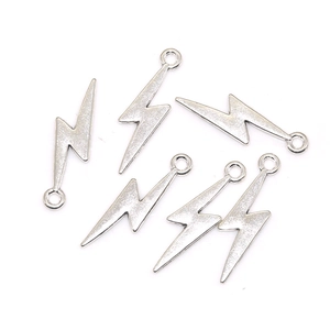 Cinco colgantes de rayo de aleación de plata vintage para hacer collares y joyas de bricolaje