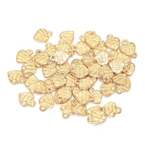 Pendentifs cœur dorés avec gravure 'made with love' pour création de bijoux