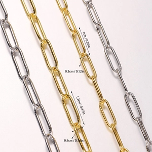 Dettaglio catena a graffetta in acciaio inox 304 con maglie lisce e goffrate