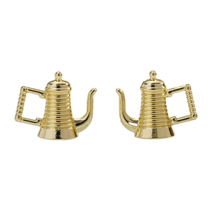 Detailansicht der 3D-Miniatur-Kaffeekannen-Anhänger in Gold mit Spiegelglanz-Finish