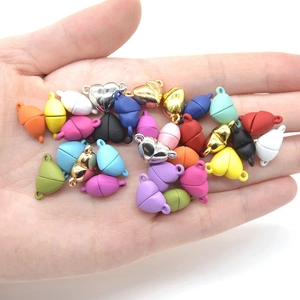 Chiusure magnetiche colorate a forma di cuore per creazione di gioielli fai-da-te