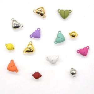 Chiusure magnetiche colorate a cuore e tonde per collane fai-da-te e bigiotteria