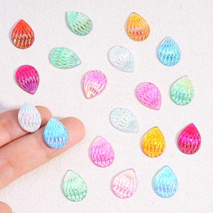 Waterdruppel gefacetteerde hars edelstenen met iriserende afwerking voor DIY sieraden