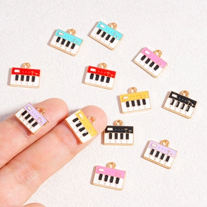 Kleurrijke piano toetsenbord hangers van legering voor DIY sieraden maken