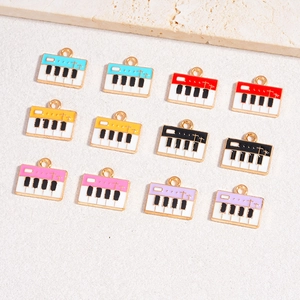 Gekleurde piano hangers van legering voor doe-het-zelf sieraden in diverse emails