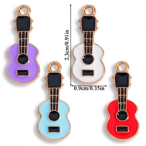 Pendentifs guitare colorés en alliage violet, blanc, bleu et rouge avec bords dorés