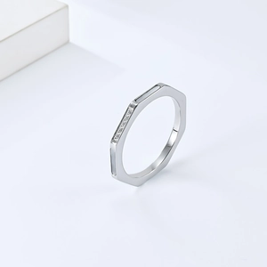 Bague octogonale en acier titane avec diamants et incrustation de nacre blanche