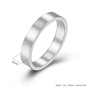 Détail de la bague en acier inoxydable brossé de 4mm avec dimensions et poids de 3,2g