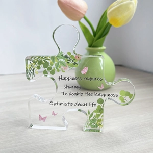 Puzzleteil aus Acryl mit grünen Blättern und Schmetterling als Schreibtisch-Deko