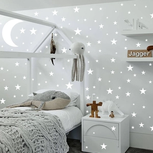 Wandtattoo Sterne und Mond in Mattweiß für gemütliche Kinderzimmer Deckendekoration