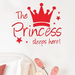 Sticker mural The Princess sleeps here avec couronne rouge et étoiles pour chambre