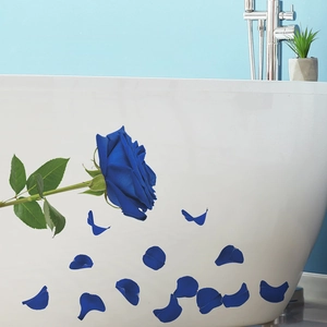 Realistic blue rose wall decals for bathroom bathtub with scattered flower petals decoration