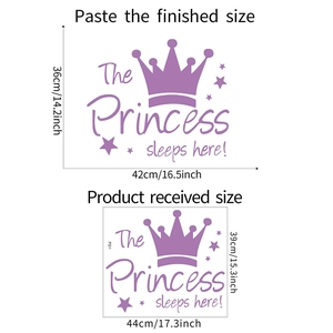 Sticker mural princesse violet avec couronne et étoiles montrant les dimensions finales