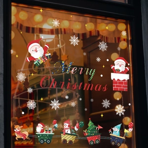 Weihnachtsmann Fensterbilder mit Rentier und festlichem Zug auf einer Glasfläche