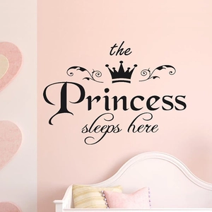 Adesivo da Parete The Princess Sleeps Here Nero in PVC Con Corona e Viti Murale Artistico per Cameretta Bambina e Camera da Letto