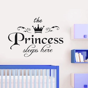 Adesivo murale The Princess Sleeps Here con corona e fregi per cameretta bimbi