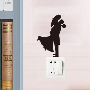 Sticker mural décoratif silhouette couple romantique pour interrupteur dans un salon