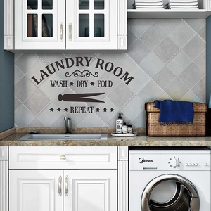 Vinilo decorativo Laundry Room negro con diseño Wash Dry Fold Repeat en pared de azulejos