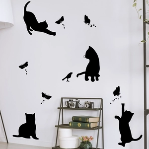 Adesivi murali con sagome di gatti neri e farfalle per la decorazione della casa