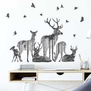 Sticker mural moderne silhouette de forêt avec cerfs et oiseaux sur mur blanc