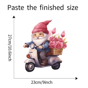 Détail d'un autocollant de gnome sur scooter avec roses mesurant 27cm sur 23cm