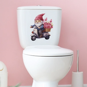 Détail de l'autocollant gnome sur scooter avec roses roses pour décor de bain