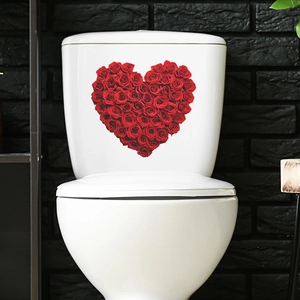 Détail d'un autocollant de toilette cœur de roses rouges sur un réservoir blanc