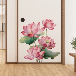 Détail de stickers muraux lotus rose posés sur une porte coulissante de chambre