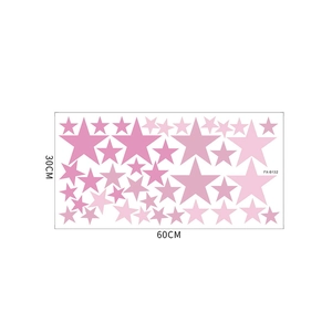Détails des stickers muraux étoiles roses de tailles variées sur planche 60x30cm