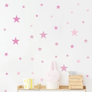 Stickers muraux étoiles roses de tailles variées pour décoration de chambre d'enfant
