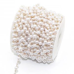 Rollo de perlas artificiales blancas con cadena dorada para joyería DIY y manualidades